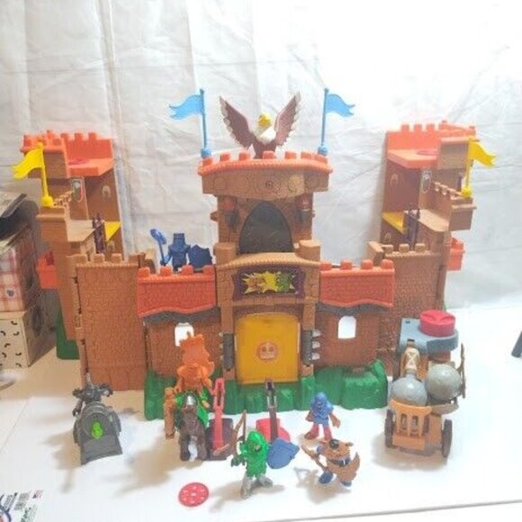 Fisher-Price Imaginext Eagle Talon Castle Figures